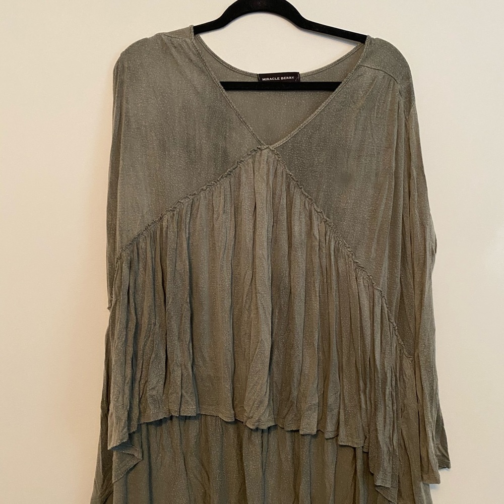 Flowy boutique top